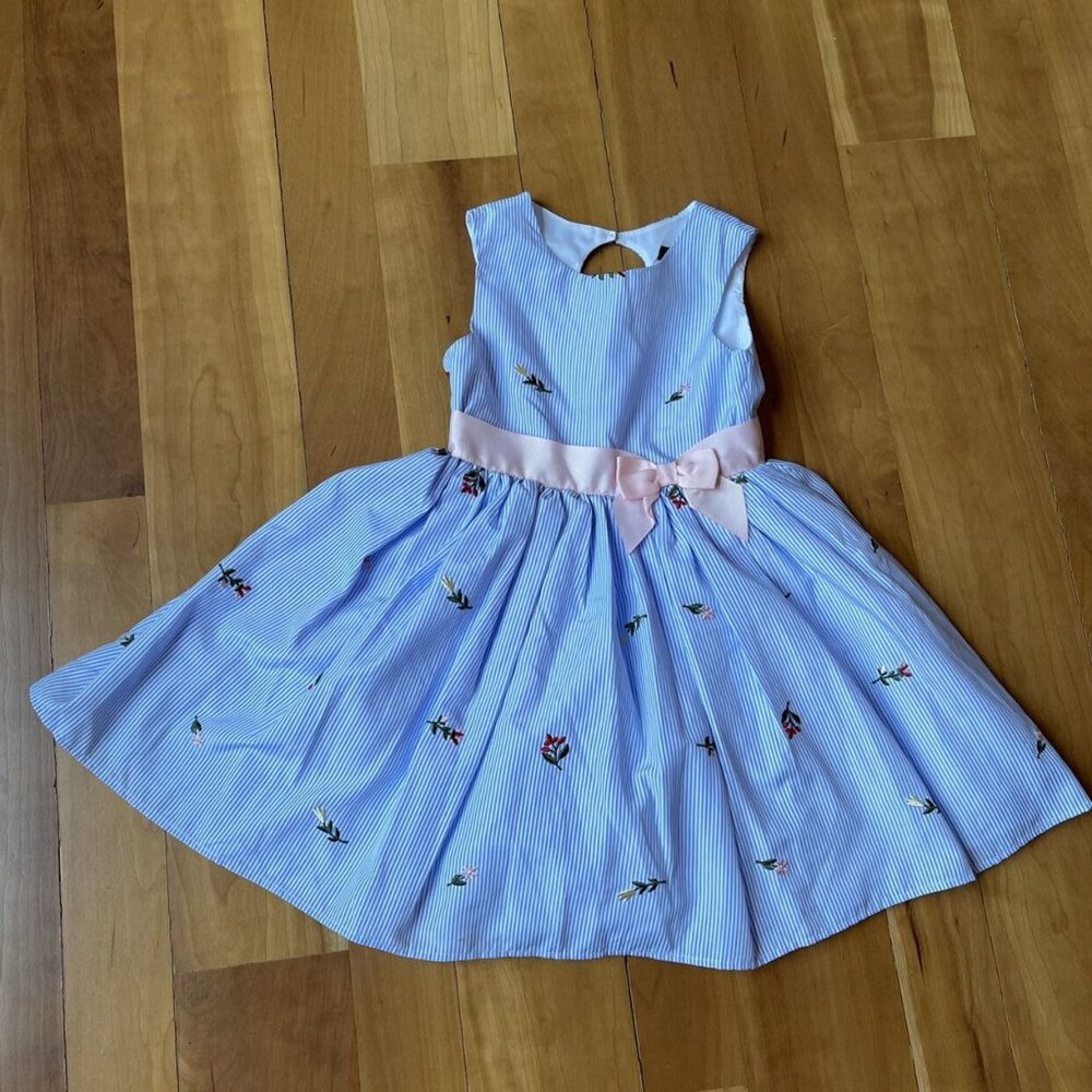 Zunie Blue & White Candy Stripe with Embroidered Flowers